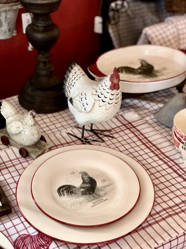 art de la table nappe vichy rouge et poule style campagne restaurant