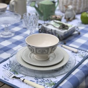 boutique d'arts de la table bleu lavande et vichy