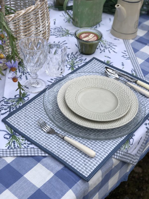 linge de table vichy bleu et blanc pour l'été