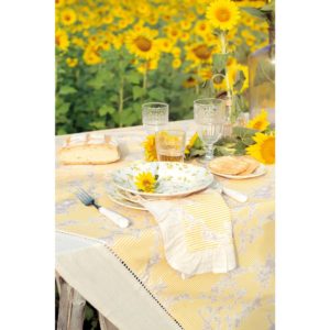 table d'été textile et vaisselle jaune blanc mariclo