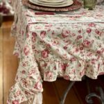 grande nappe rectangulaire style shabby chic rose à volant blanc mariclo