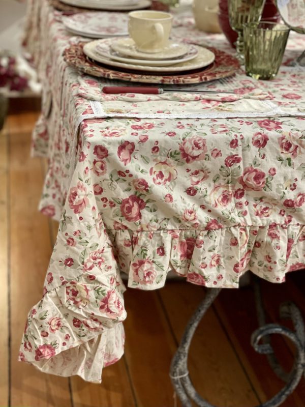 grande nappe rectangulaire style shabby chic rose à volant blanc mariclo