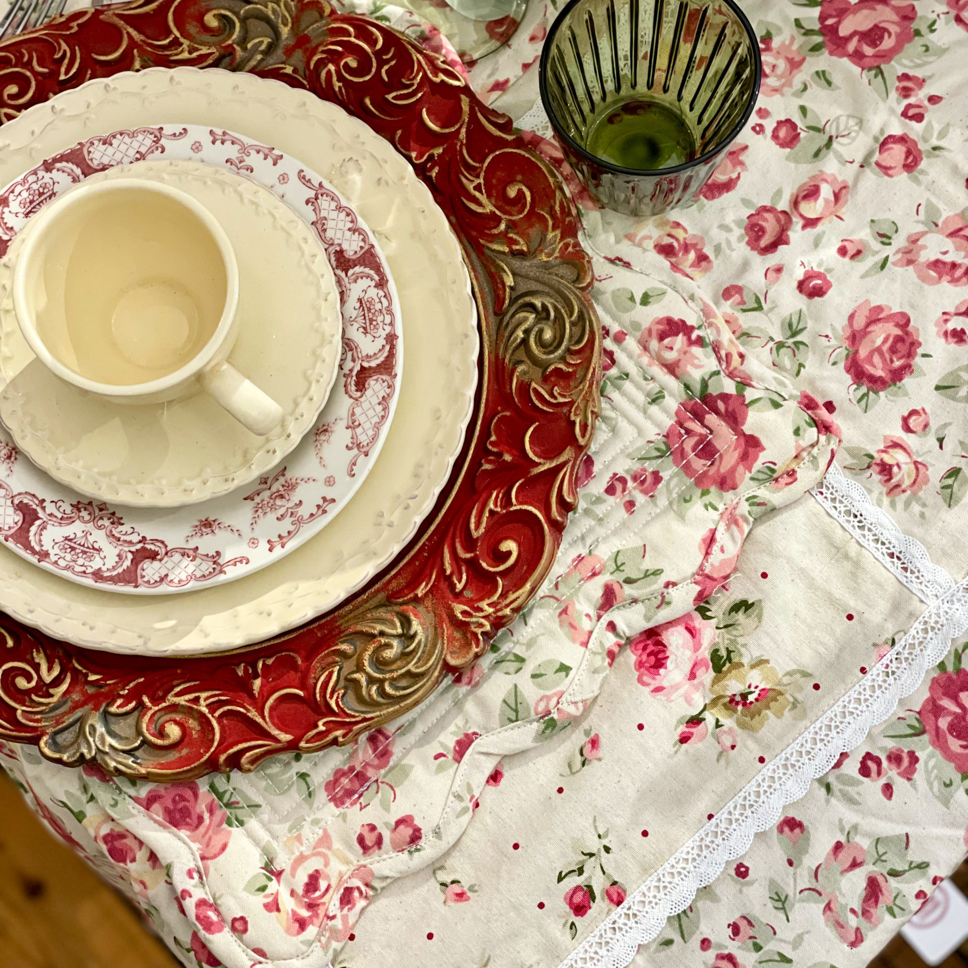 nappe patchwork style romantique dentelle et rose blanc mariclo